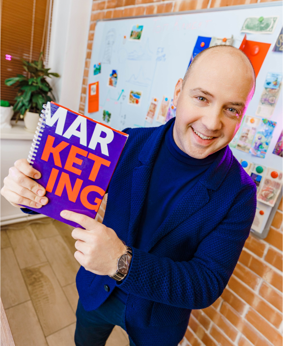 Спикер курса - Виктор Жуков